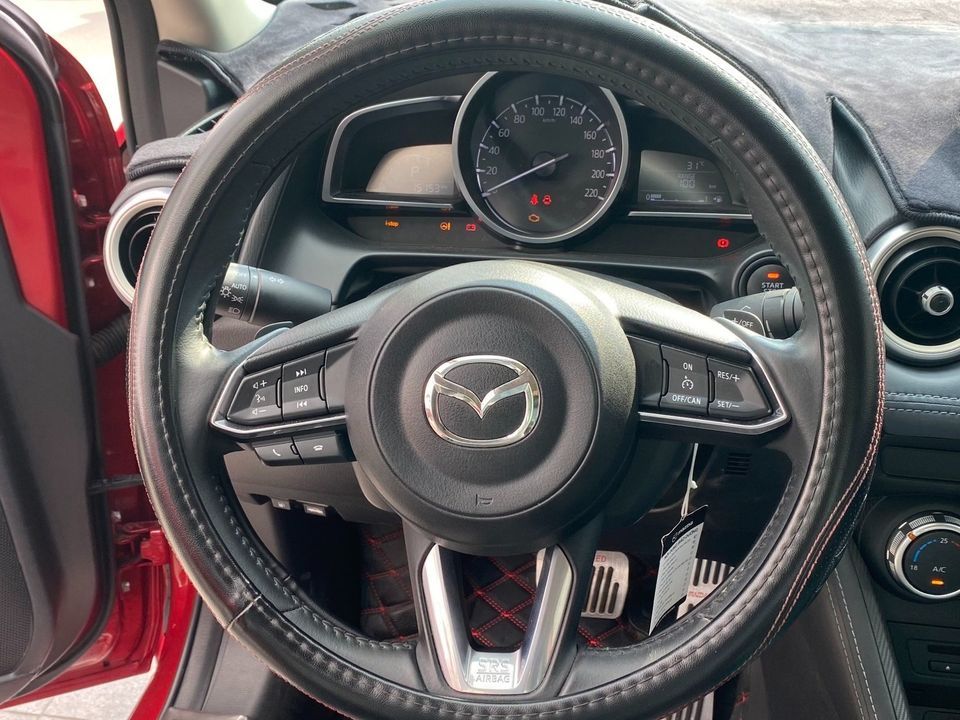 Mazda 2  Luxury   1